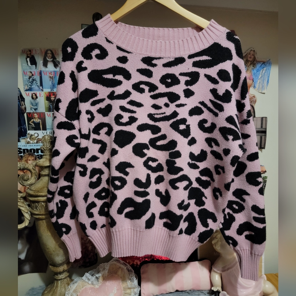 Soft Pink and Black Leopard Print Sweater Medium